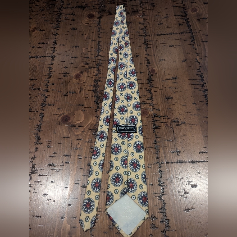 VTG- Burberry Medallion Tie - Picture 6 of 12